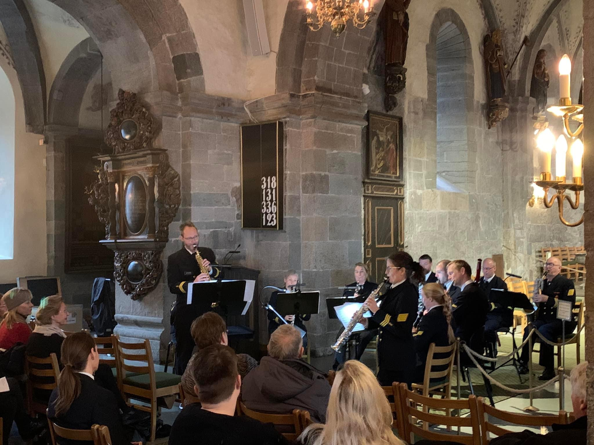 Stå på scenen full av selvtillit